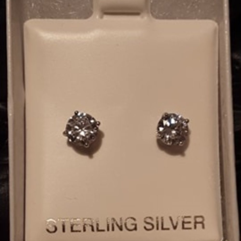 ***SATISFACTION GUARANTEED*** .925 Sterling Silver CZ Diamond Stud Earrings - Picture 7 of 10